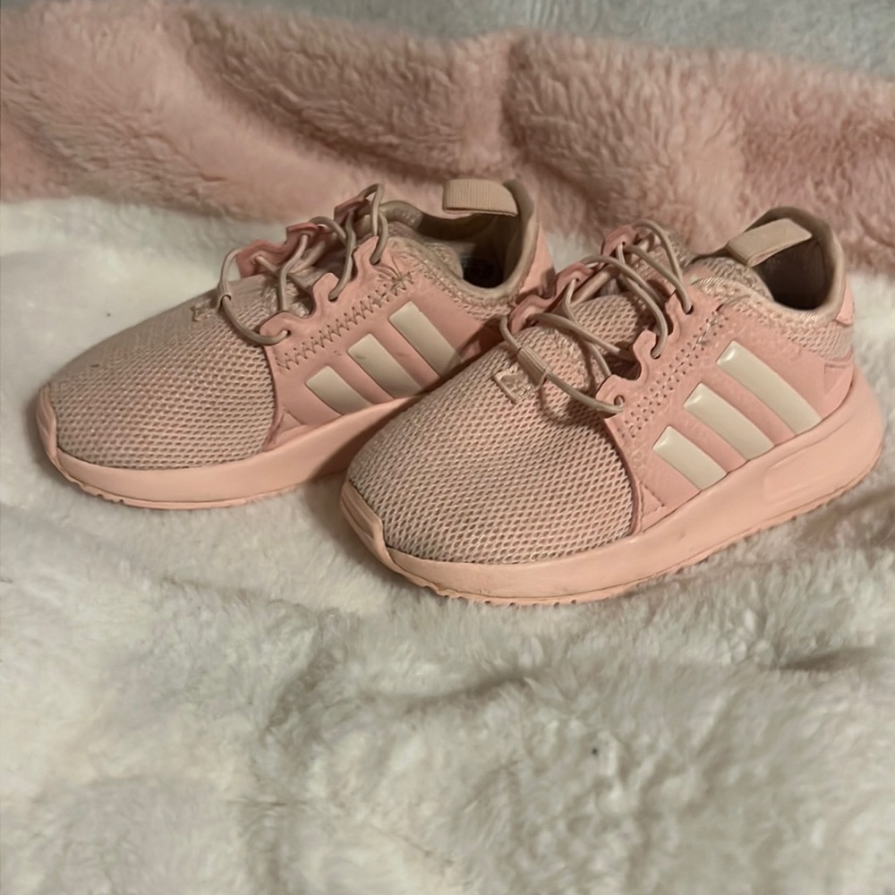adidas Sneakers shoes for girls
Pink color
size: 7